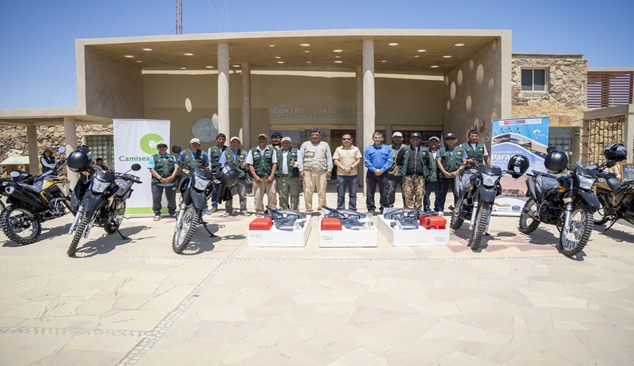 Pisco Pescadores artesanales reciben botes, motos y motores para actividades productivas y de vigilancia de la Reserva de Paracas