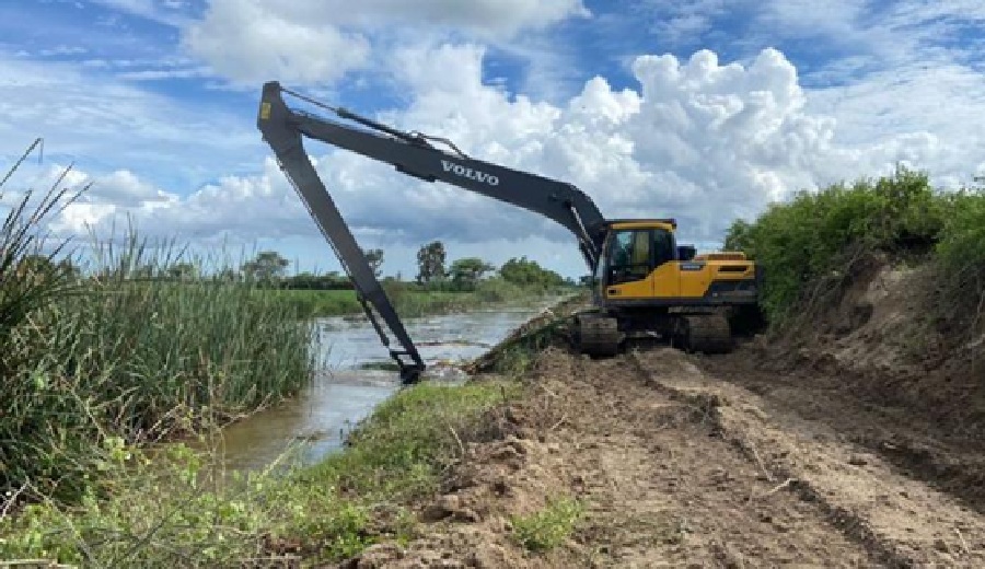 Gobierno despliega maquinaria y activa Seguro Agrícola SAC ante emergencia por lluvias en Tumbes