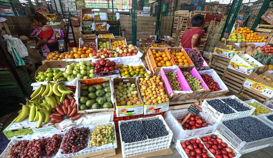 Hoy en los mercados mayoristas hay ofertas en haba, cebolla, camote, granadilla, tuna, uva y otros